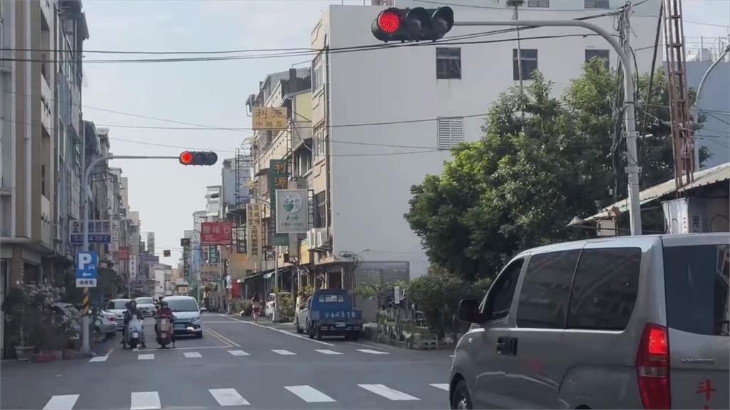 撞不停！　雲林斗六路口車禍頻傳　撞擊驚魂全PO網警世用路人