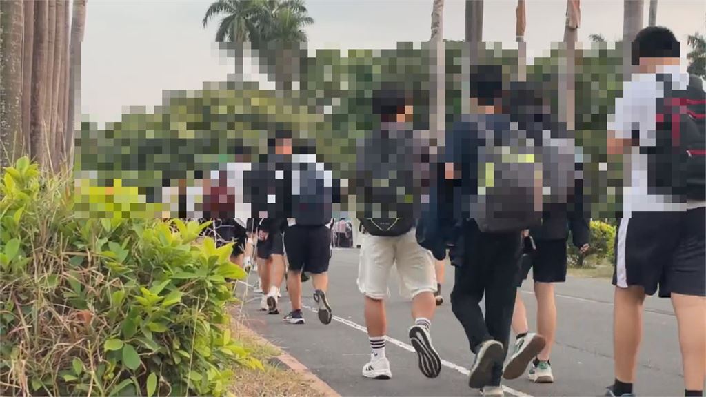 噁！高中團膳午餐遭控「有蟑螂」　衛生局全面稽查