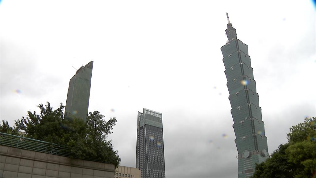 跨年倒數完「台北101沒動靜」!一票人驚覺「拍到這一棟」醫笑:比煙火好看