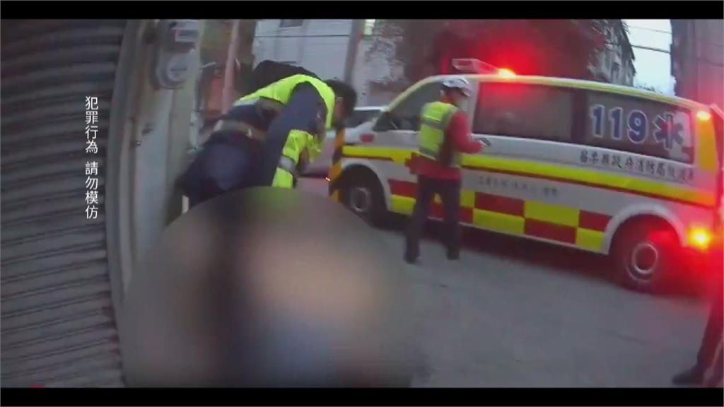 嚇人!醉男持西瓜刀社區亂揮 警電擊槍、辣椒水強勢壓制