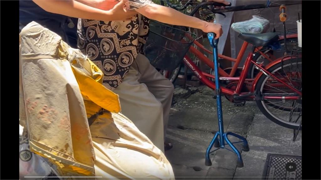 又是高齡駕駛!79歲翁疑血糖低「撞車尾肇逃」 警一查發現他無照上路