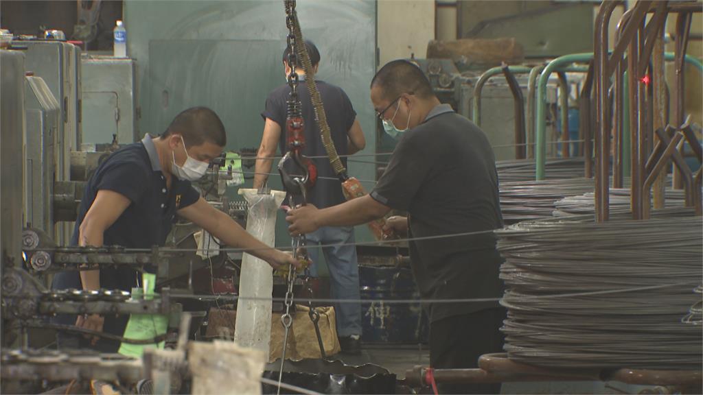 金控集團下修明年GDP至2.3% 專家支持還稅於民、發N倍券