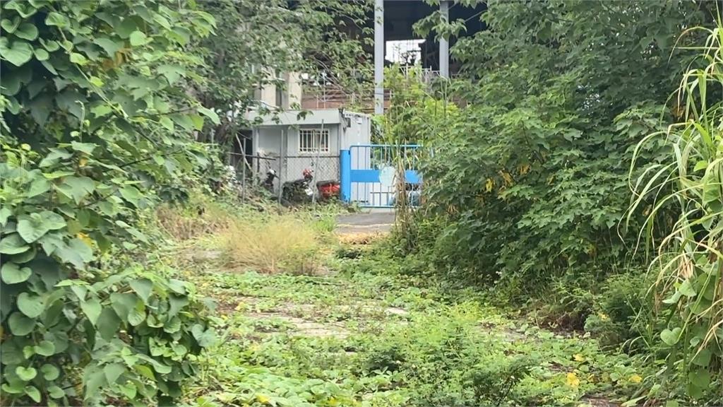 高雄竹寮違法堆80噸垃圾山長達5年! 環保局稱為「保全證據」無法處理?