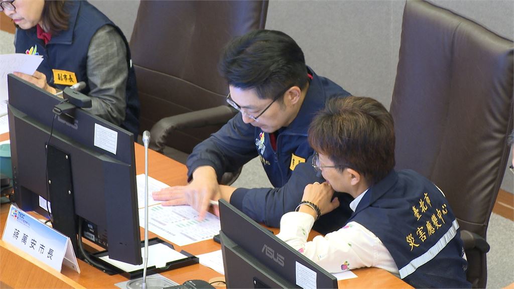 蔣萬安緊盯「災後復原」進度　視察遇清社區潔員暈眩上前關心