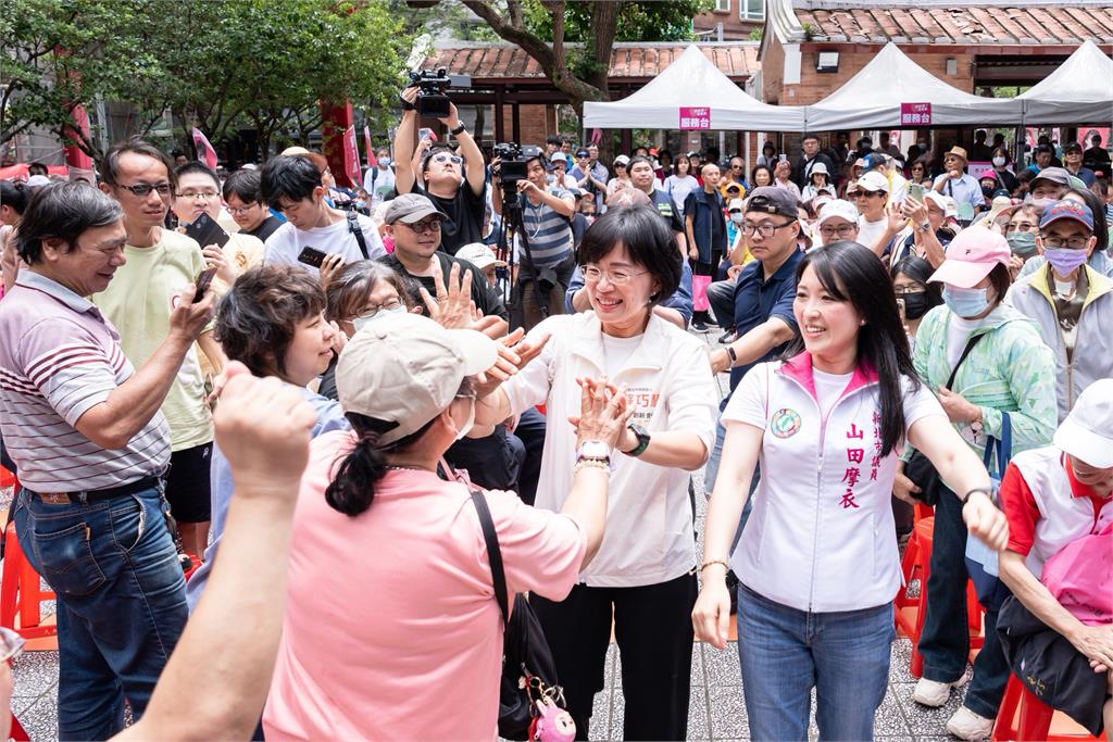 新北選戰升溫!蘇巧慧「鐵人行程」 健走完再合體黨內小雞大團結