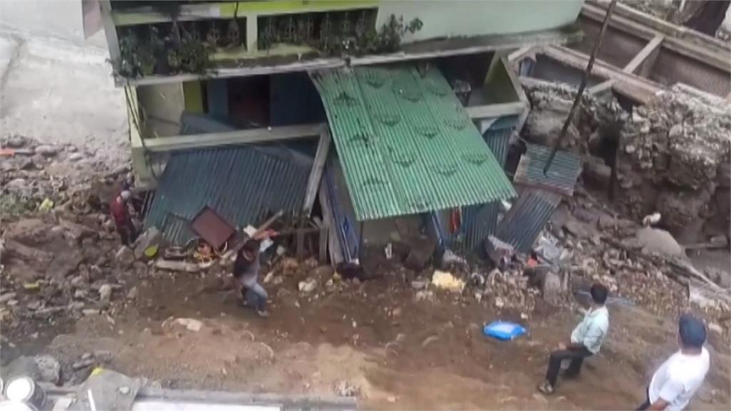 印度暴雨湖泊潰堤竟還洩洪 大規模洪水釀嚴重死傷、交通中斷