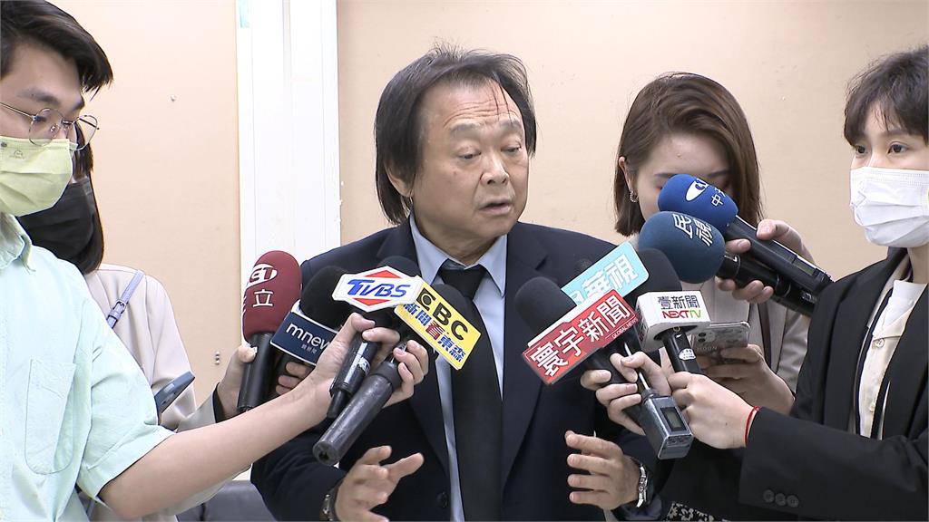 與徐國勇、王世堅遭哏圖影射 黃承國臉書開戰酸何志偉