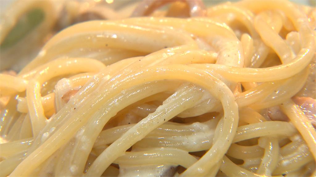 「500姐」控義大利麵有異物疑騙餐　店家監視器揭真相