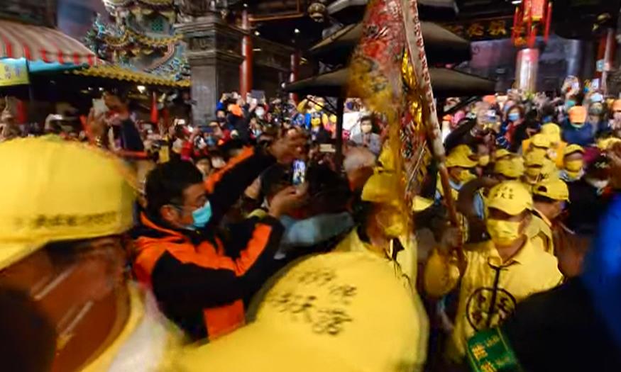 「個性派」女神磁吸鐵粉! 粉紅超跑超隨興、無固定路線