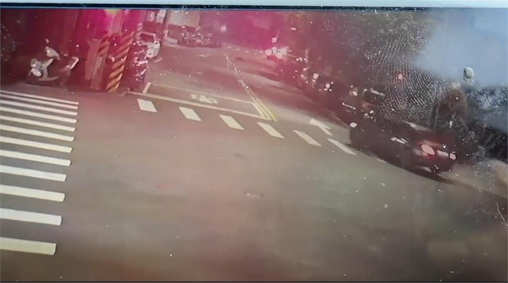 台中38歲女護理師撞飛慘死！賓士男下秒竟迴轉「2度輾頭」奪命　冷血畫面曝光