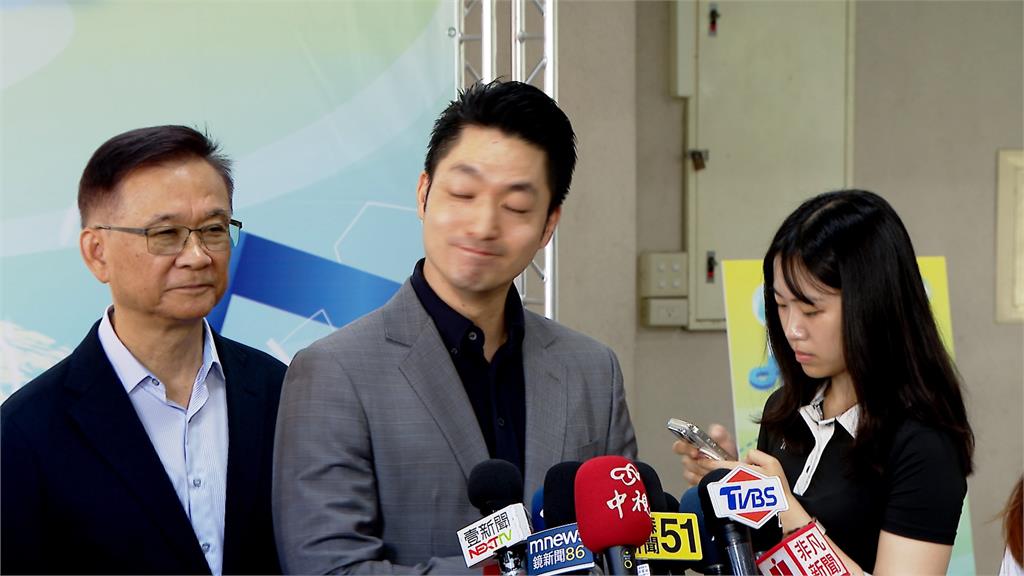 上週被學生"公主抱" 蔣萬安頒市長獎喊:放馬過來