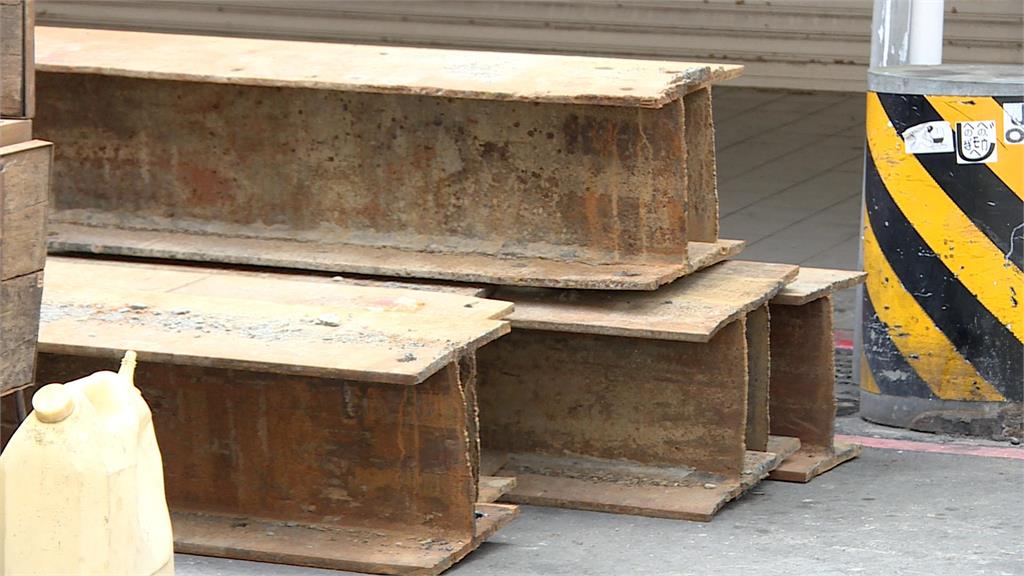 她偶然發現工人制服背後繡上「姓名＋血型」…內行人揭背後心酸真相！