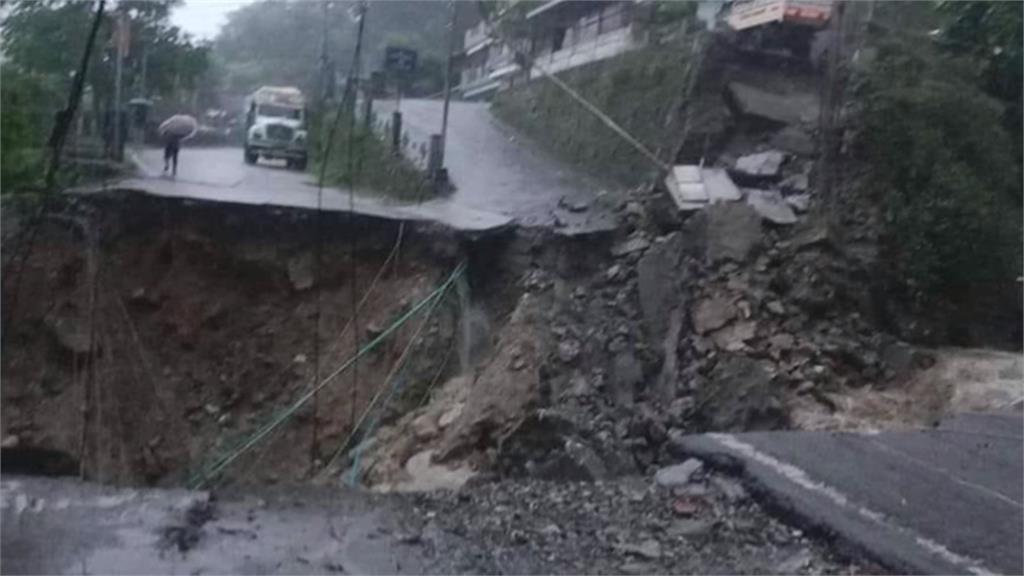 印度錫金邦連日暴雨多地土石流　高達2400遊客受困