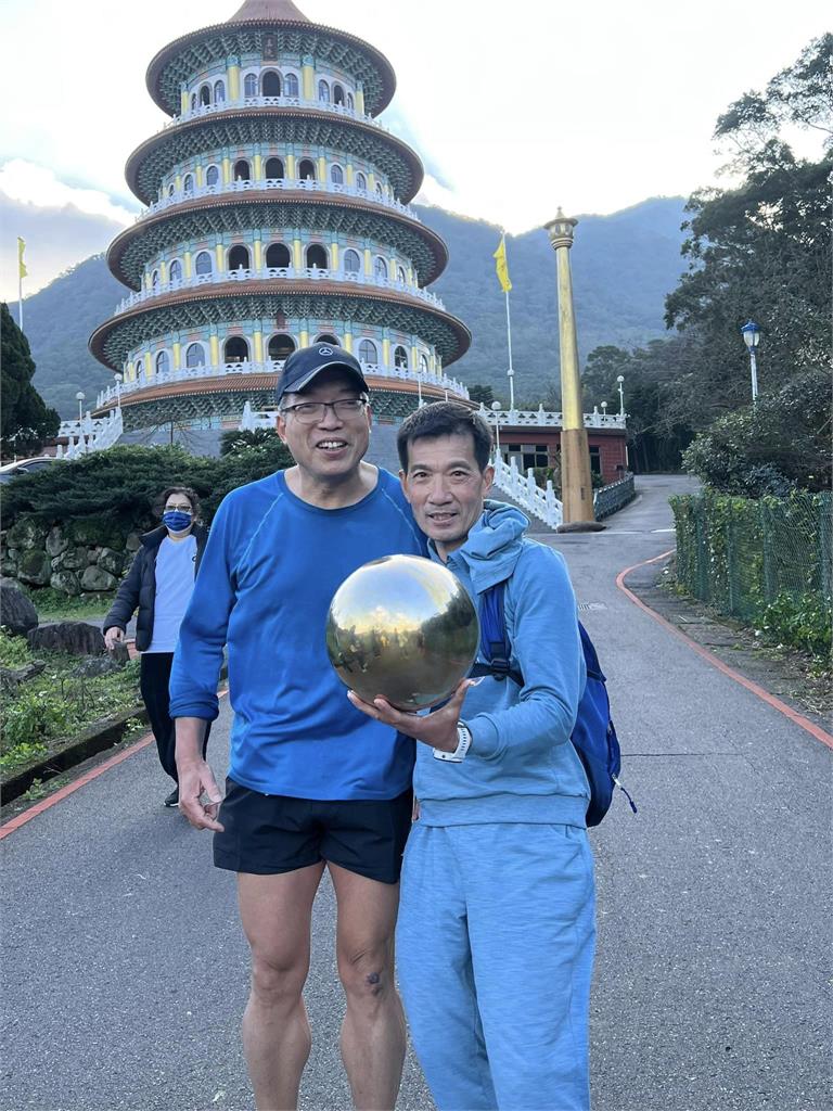 謝金河完成34公里長跑!笑喊「意志大作戰」:希望是今年好兆頭