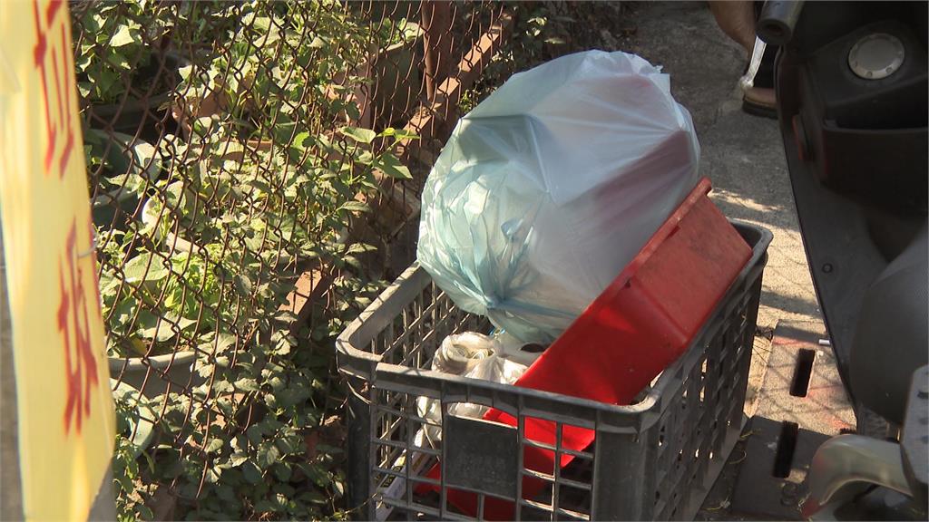 　連環分屍犯押回住家蒐證　　直瞪店家不寒而慄