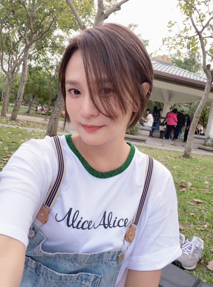 50歲長這樣!花系列女星「超美凍齡照」曝光粉絲讚:好嫩啊