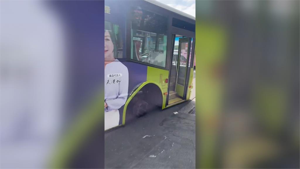 飛來橫禍！　北市公車開一半「輪胎噴飛」砸凹臨停車