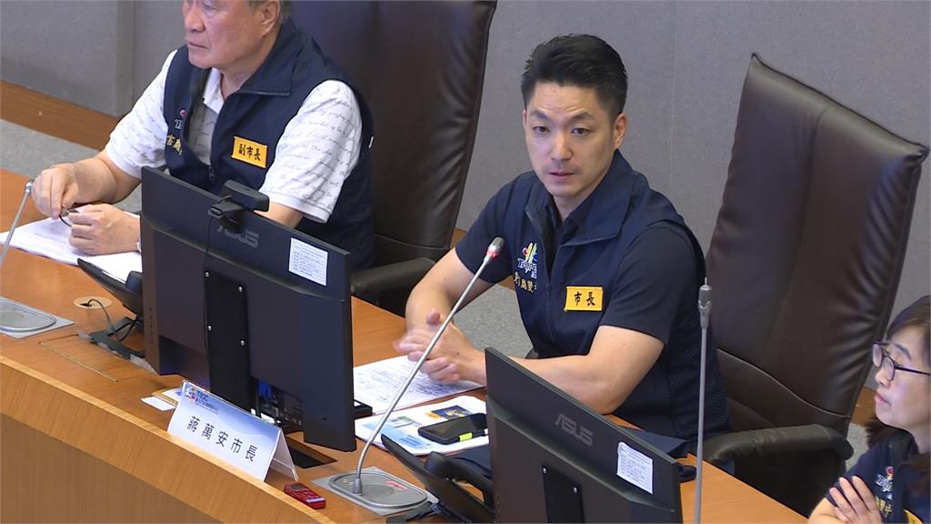 颱風假政治學　張善政「一桃兩制」　挨轟：依行政院規定　遭酸不要推給中央
