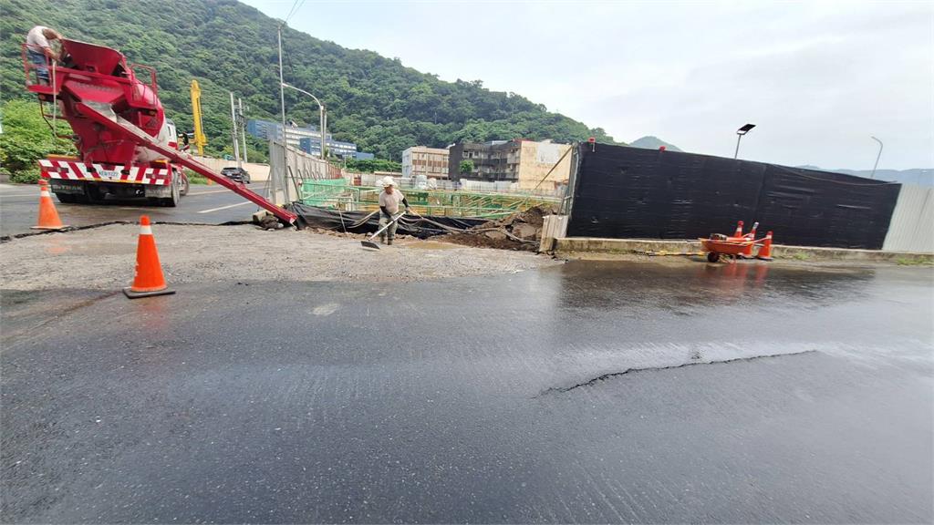 快新聞/蘇澳煙波飯店工程後方道路出現下陷龜裂 宜縣府下令停工