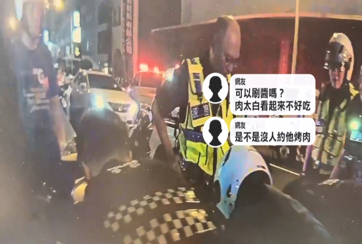 竹北阿伯"躺路中"身旁擺烤肉架!? 警勸導被飆三字經