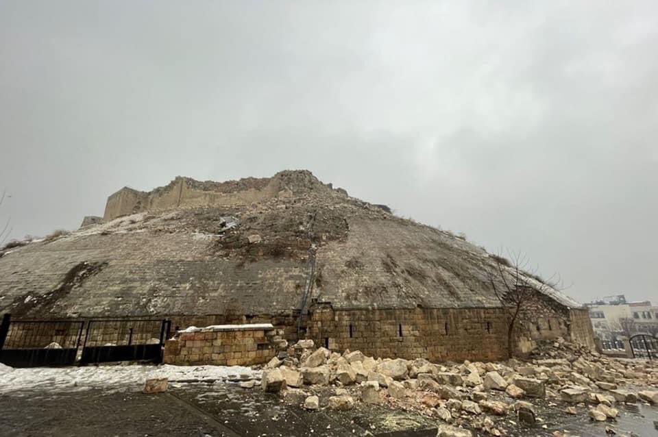 難敵強震！土耳其世界遺產「千年古堡」被重創　圍牆石塊全散落慘況曝
