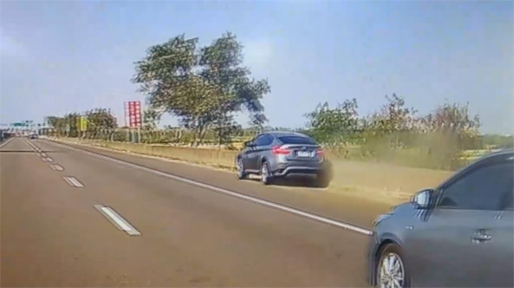撞機車後逃逸6公里自撞被逮 車上搜出大量毒品
