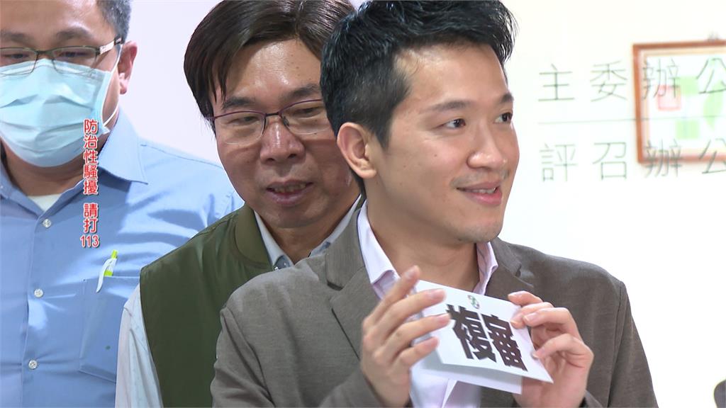 肢體性騷男子手臂寫電話? 何志偉致歉:互動方式會修正