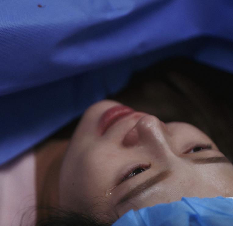 劉品言「卸貨半個月」突喊：像完成任務！剖腹產女當天「老公真實狀態」曝