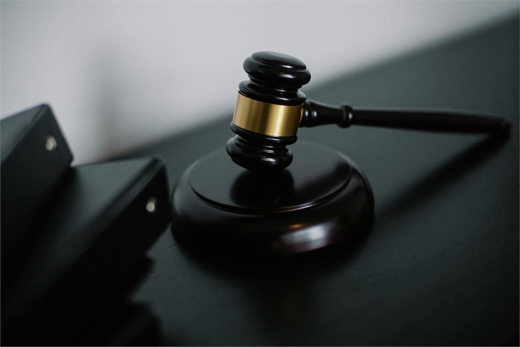 南英工商女籃教練涉霸凌事件　髒襪塞嘴嗆「吐出來就死定了」 判決下場出爐！