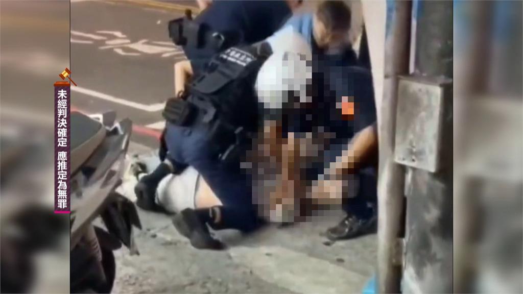 火氣大！不滿被叭爆全武行　男拿安全帽K外送員頭還猛踹