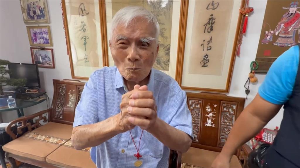 盧秀燕拜訪親送重陽禮 百歲劉爺爺分享養生之道