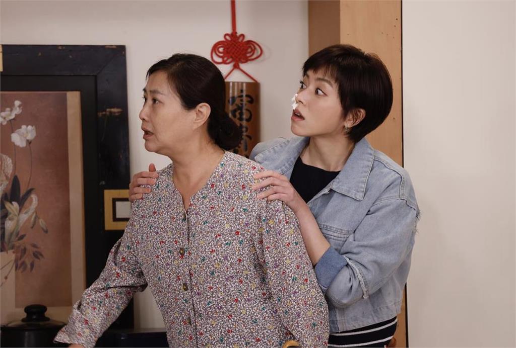 王瞳鼻孔「被塞奶油」動手了?曬圖揭《愛的榮耀》幕後真相 遭傅子純「奶油塞鼻孔」打成一團?王瞳10連發揭《愛的榮耀》脫稿幕後