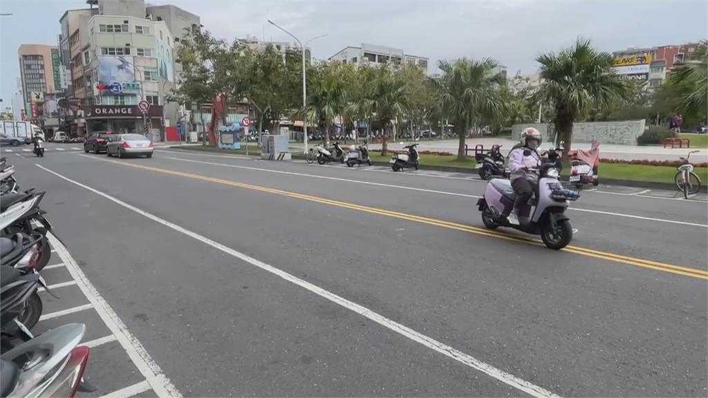 嘉義行人過馬路被罰怒PO網 警方:沒走斑馬線 踩雙黃線