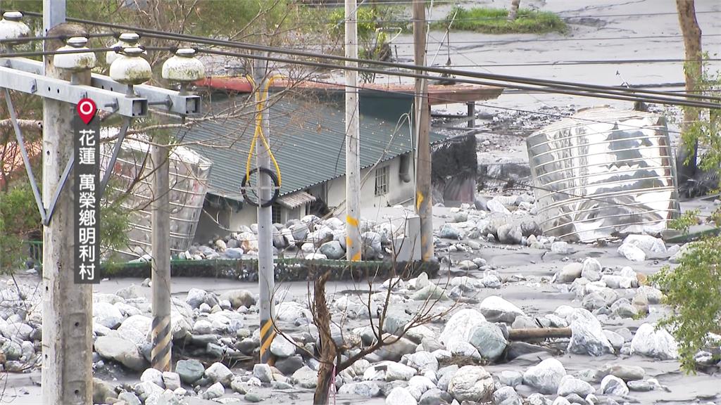 新堰塞湖溢流沖破堤防　泥水又灌進明利村民宅