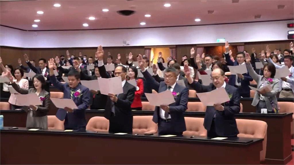 新國會大合照有玄機！「他」坐C位　韓國瑜坐首排最邊