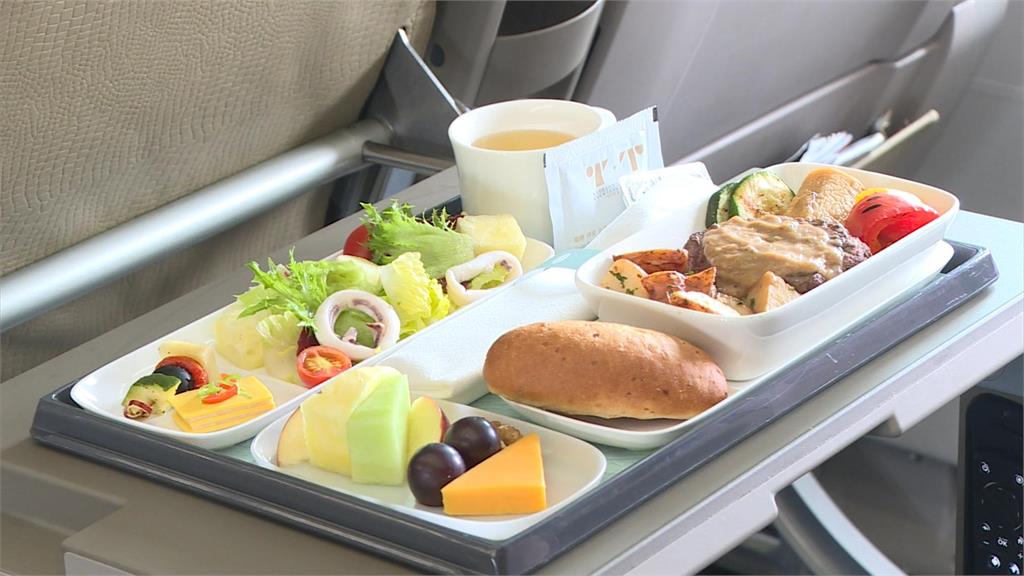 過年乘客狂罵空服員2字！「下屬落淚」座艙長1句挺網：這才是主管