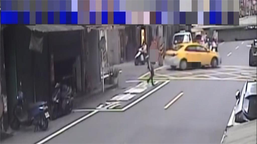板橋左轉車禍駕駛當街大吵　女運將使出「這一招」引側目