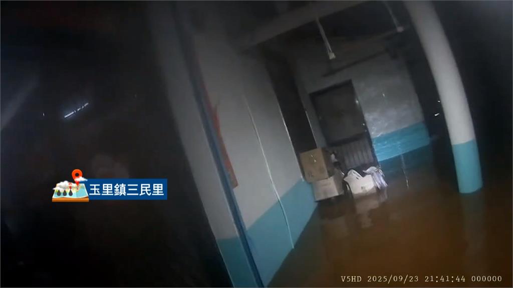 彷彿海嘯肆虐　光復鄉居民爬屋頂逃生