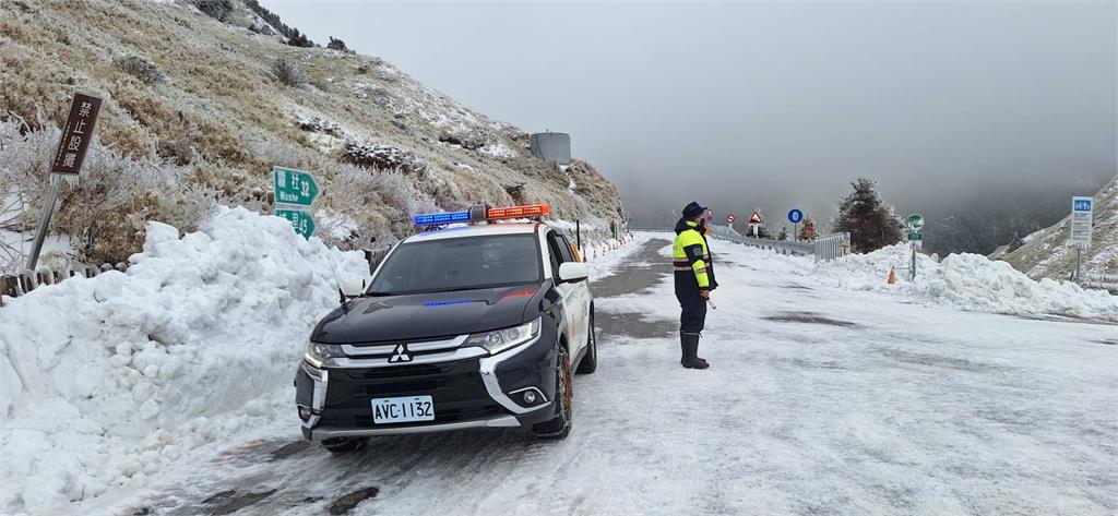 快新聞/低溫挾水氣!合歡山3月「11.5公分」積雪未退 銀白美景曝光