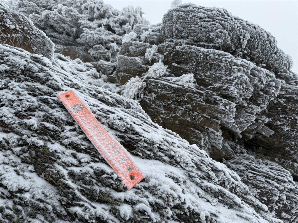 快新聞／玉山、排雲山莊都積雪！　玉管處籲：登山客不要上山