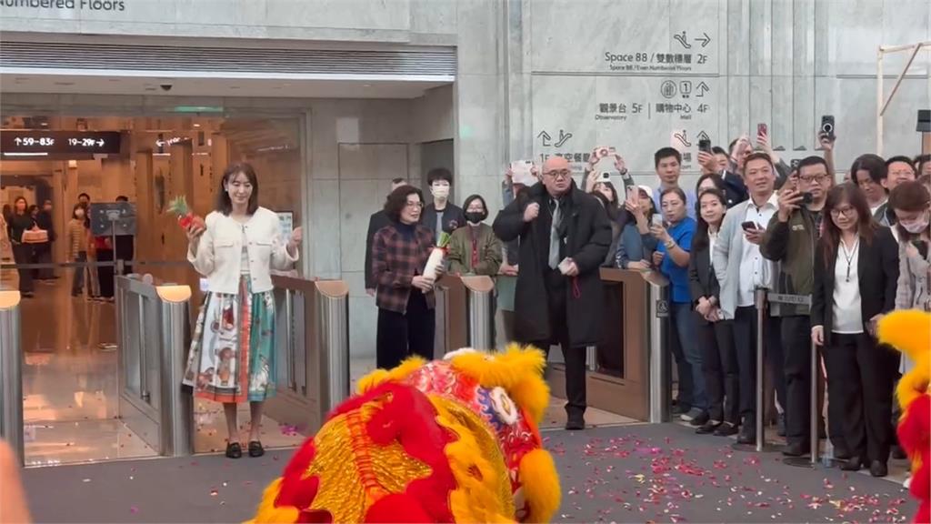 台北101初九團拜! 賈永婕"被拱選總統" 妙回:你冷靜