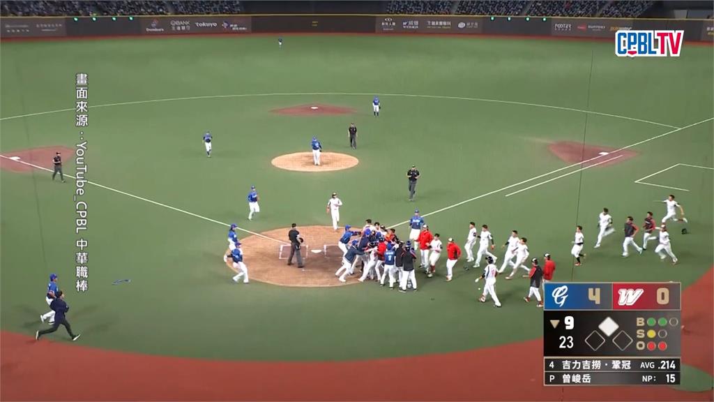 吉力吉撈疑不滿近身球推擠戴培峰　板凳清空大場面！聯盟懲處結果出爐
