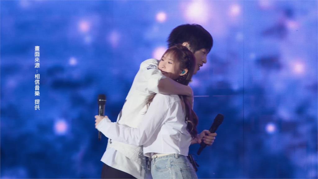 冠佑女兒任五月天演唱會嘉賓　父女同台合唱「我不願讓你一個人」