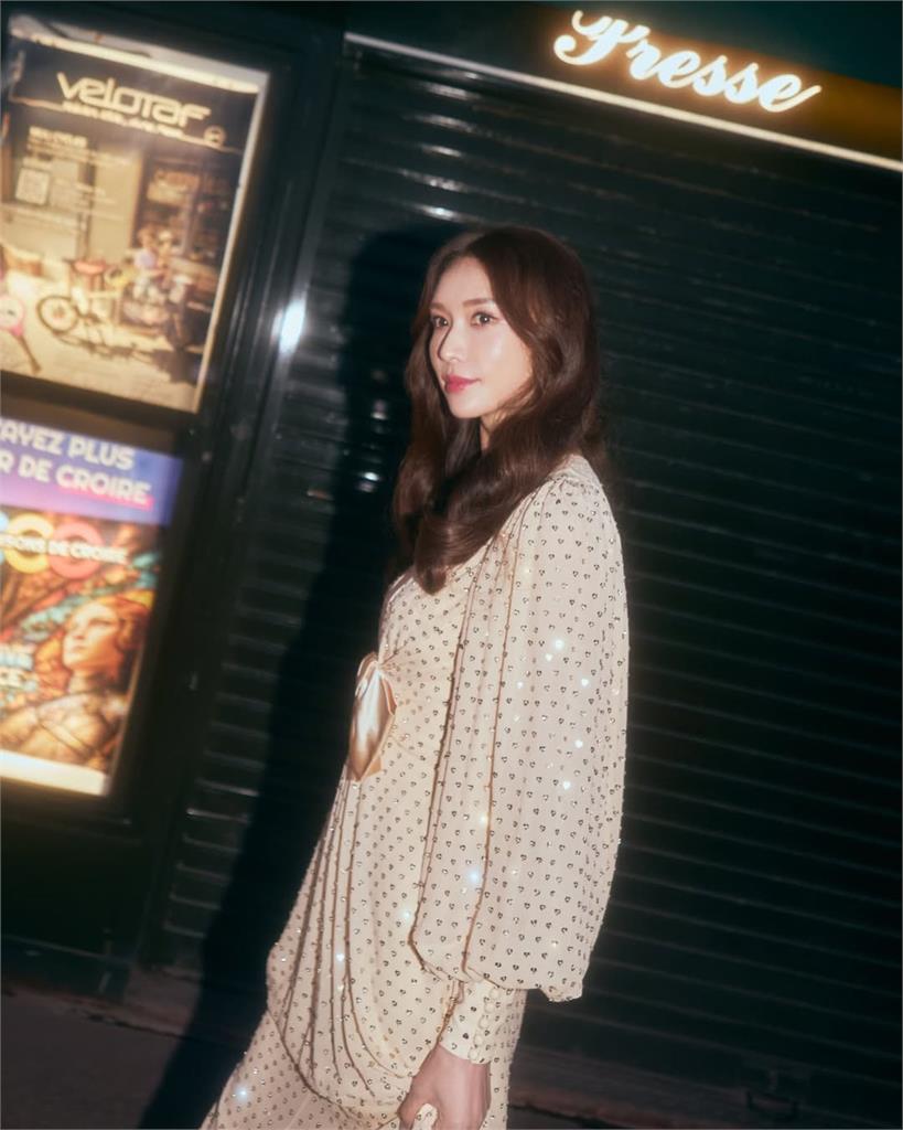 凍齡女神現身坎城影展!林志玲穿金禮服狂曬「11張美照」掀網暴動