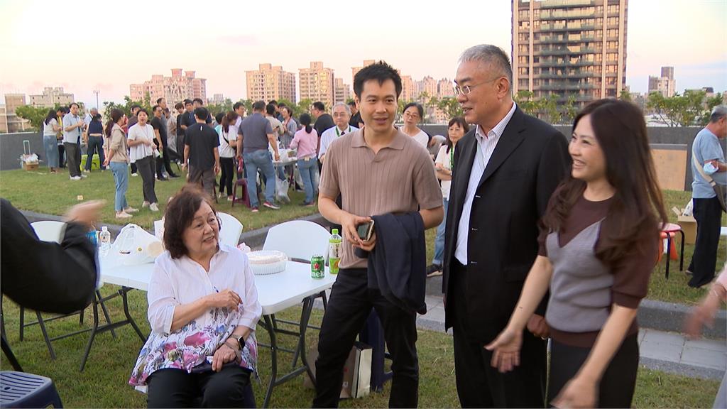民視中秋烤肉趴首度雙直播　主播、藝人、議員都出席　收視率數據公司高層來台同歡