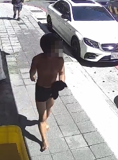 機車鑰匙沒拔不到一分鐘！　「自備安全帽」竊賊騎走