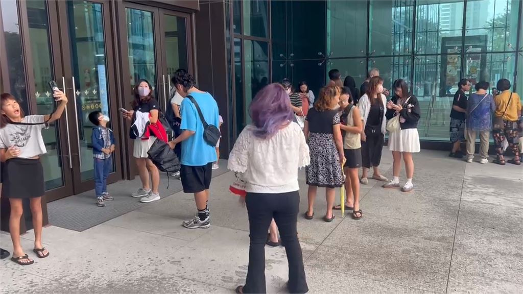 連假兩樣情！　彰化鹿港人潮減三成　台中百貨人潮爆滿