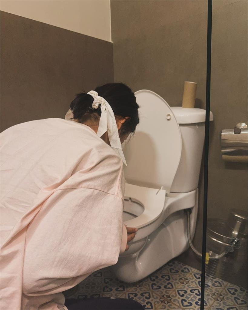 愛莉莎莎印度化ing!變「手吃飯大師」見路邊1景象怒:懷疑不是人幹的