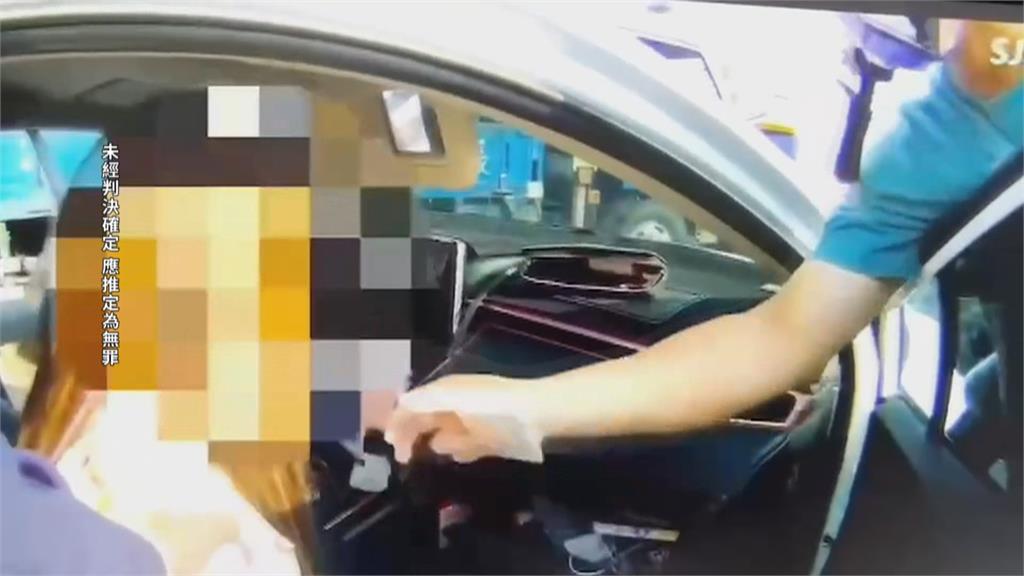 發現車主是通緝犯 高雄警趁停紅燈車陣中包抄逮人