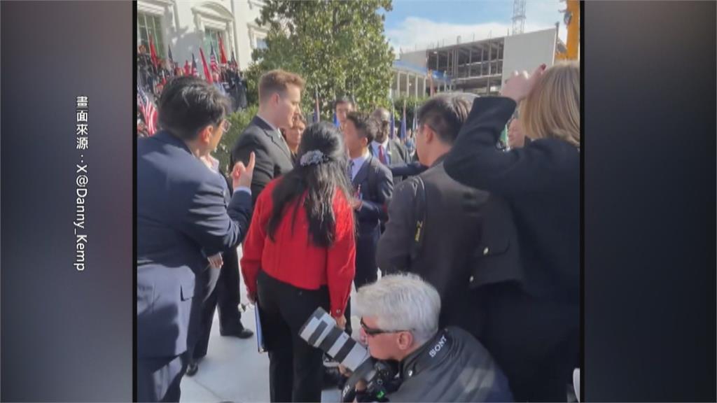 中國記者團搶佔攝影位置 推擠喧嘩引外媒反感